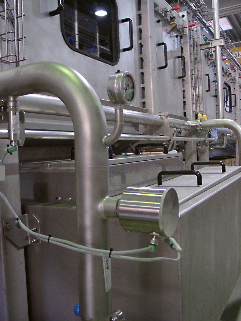 Keg exterior washer for removing soiling KHS Group